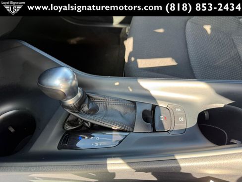 Used 2018 Toyota C-HR XLE image 26