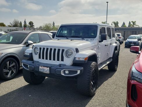 Used 2019 Jeep Wrangler Unlimited Sahara AWD/4WD image 1