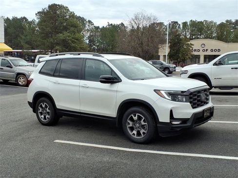 Used 2022 Honda Passport TrailSport image 2