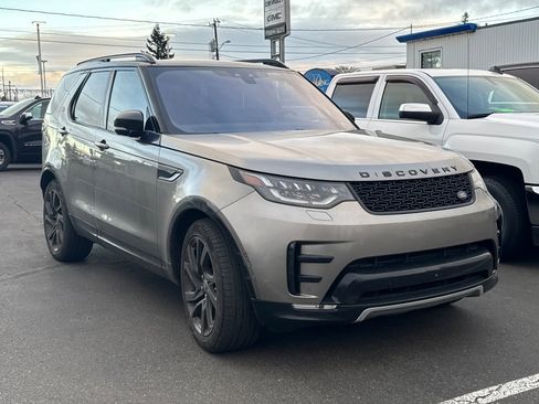 Used 2017 Land Rover Discovery HSE image 2