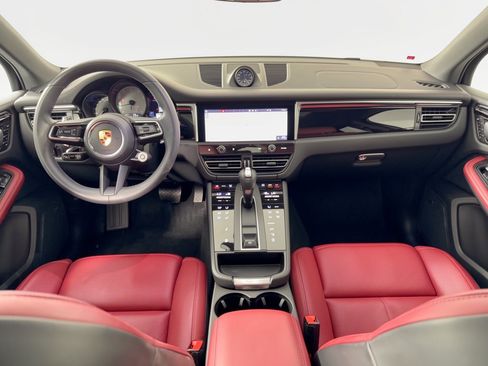 Certified 2024 Porsche Macan S AWD/4WD image 17