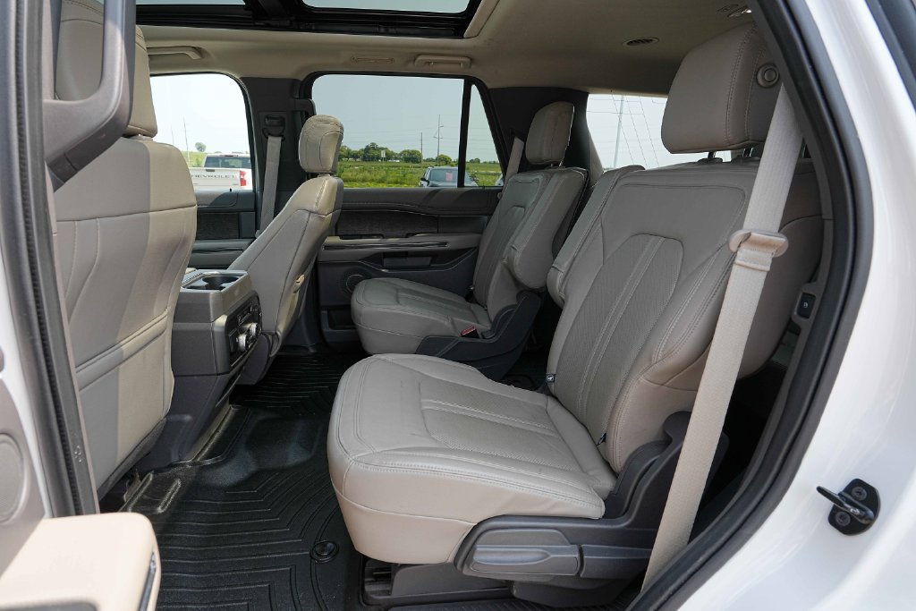 Used 2019 Ford Expedition Limited w/ Equipment Group 302A AWD/4WD image 20