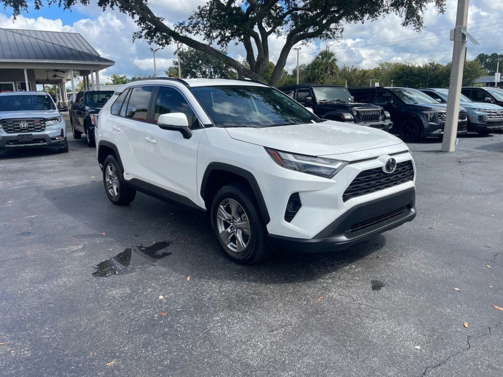 Used 2025 Toyota RAV4 LE AWD/4WD image 7