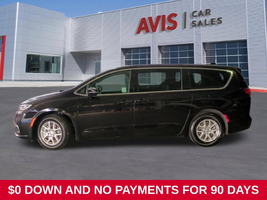 Used 2025 Chrysler Pacifica Select FWD image 10
