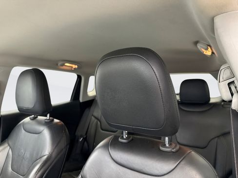 Used 2019 Jeep Compass Limited AWD/4WD image 9