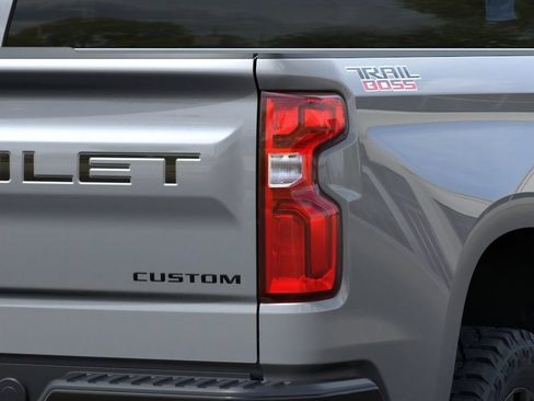 New 2026 Chevrolet Silverado 1500 Custom Trail Boss w/ LPO, Dark Essentials Package AWD/4WD image 11