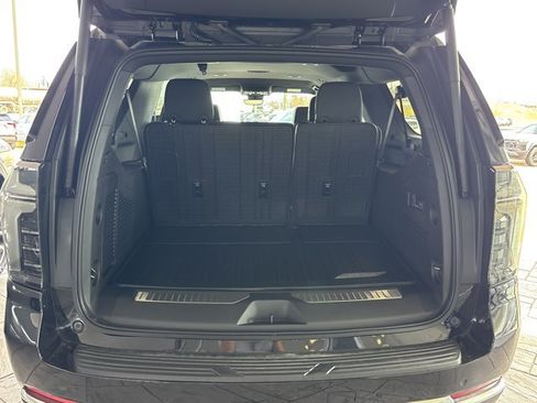 New 2026 Chevrolet Suburban High Country image 4