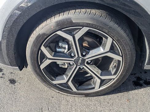 Used 2023 Kia Niro SX Touring image 12