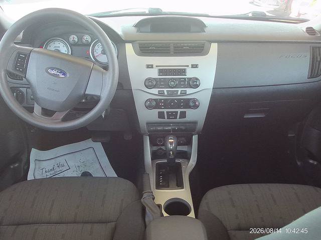 Used 2010 Ford Focus SE FWD image 6