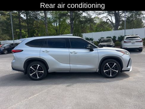 Used 2021 Toyota Highlander XSE image 3