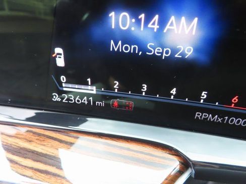 Used 2021 Cadillac Escalade Premium Luxury image 18