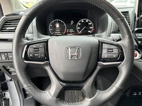 Used 2025 Honda Odyssey Elite image 6