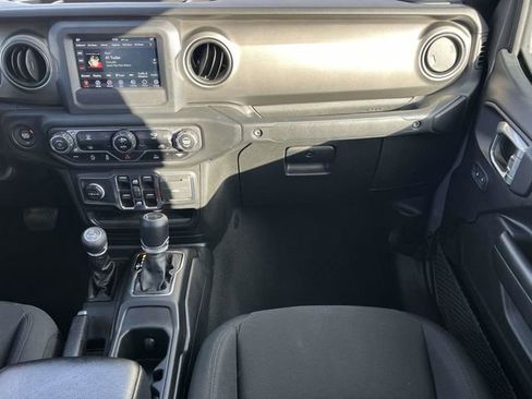Used 2021 Jeep Gladiator Sport image 18