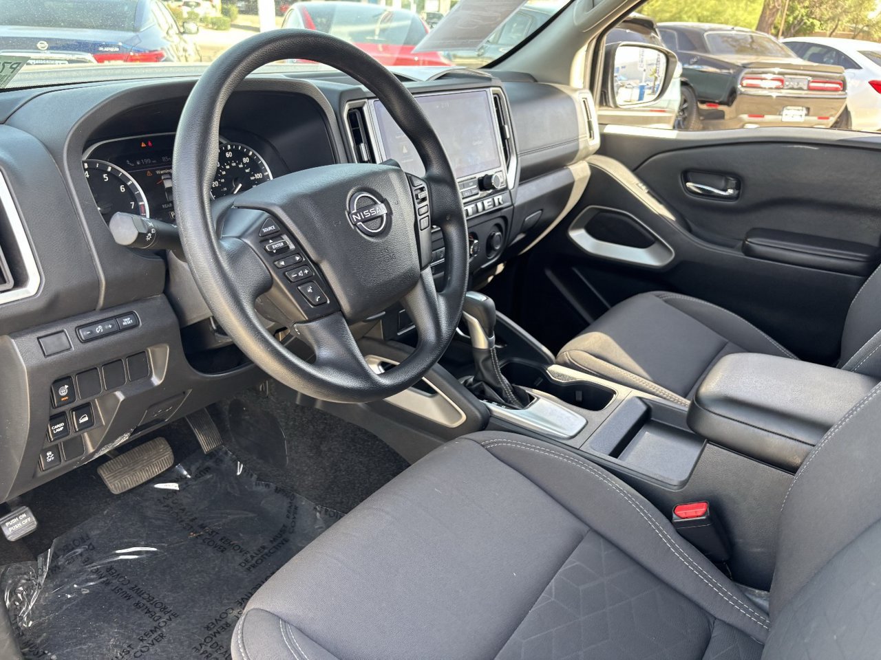 Used 2025 Nissan Frontier SV AWD/4WD image 17