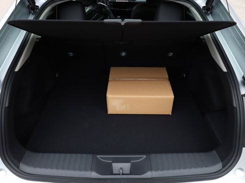 New 2026 Toyota Prius Plug-In Hybrid FWD image 4
