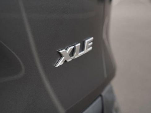 Used 2022 Toyota RAV4 XLE w/ Convenience Package image 39