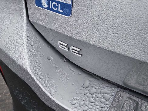 Used 2025 Volkswagen Tiguan SE image 12