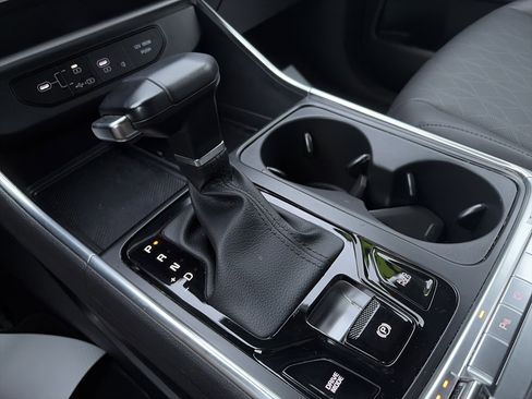 Used 2025 Kia Carnival SX w/ SX Dark Edition Package image 24