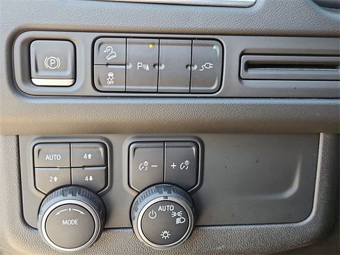 Used 2021 Chevrolet Tahoe Z71 image 17