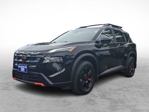 Used 2025 Nissan Rogue SV AWD/4WD image 3