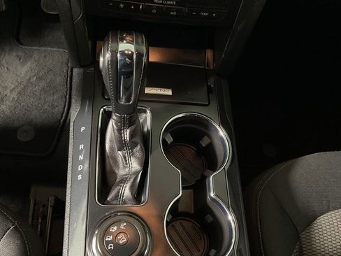 Used 2018 Ford Explorer XLT AWD/4WD image 30