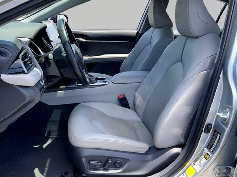 Used 2022 Toyota Camry XLE FWD image 8