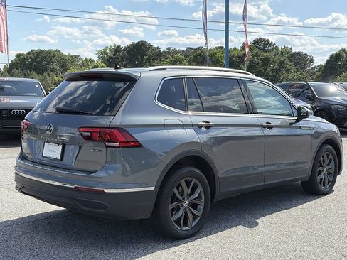 Used 2022 Volkswagen Tiguan SE w/ Panoramic Sunroof Package AWD/4WD image 7