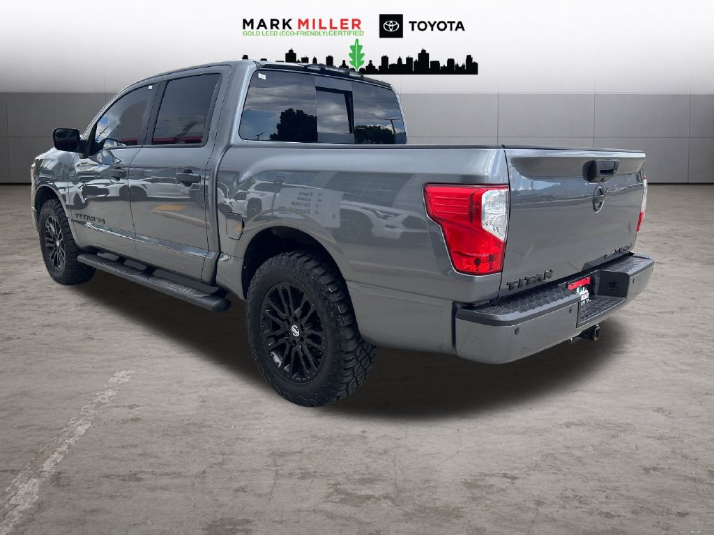 Used 2018 Nissan Titan SV w/ SV Convenience Package AWD/4WD image 3
