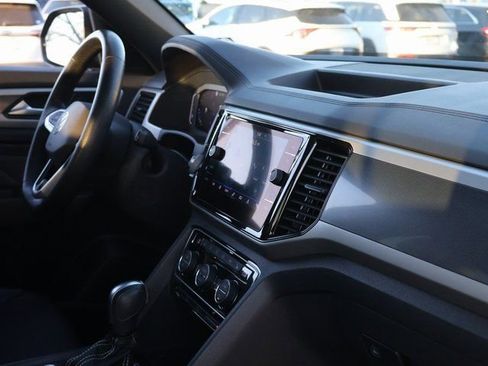 Used 2022 Volkswagen Atlas Cross Sport SEL R-Line AWD/4WD image 10