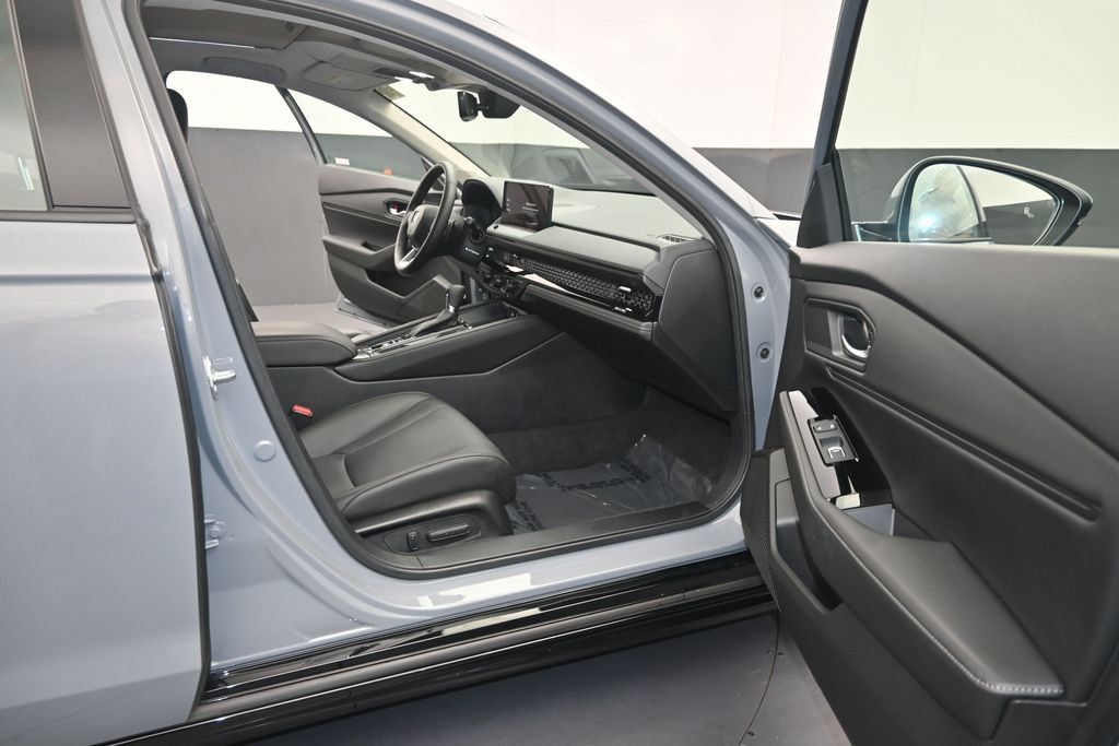 Used 2023 Honda Accord Touring image 12