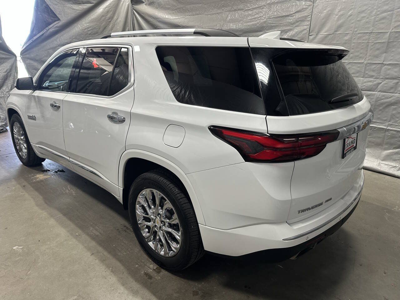 Used 2023 Chevrolet Traverse High Country w/ LPO, Cargo Package AWD/4WD image 4