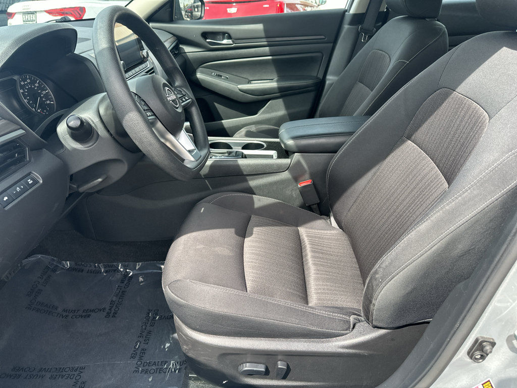 Used 2024 Nissan Altima 2.5 SV FWD image 14