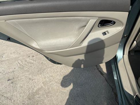 Used 2011 Toyota Camry LE FWD image 25
