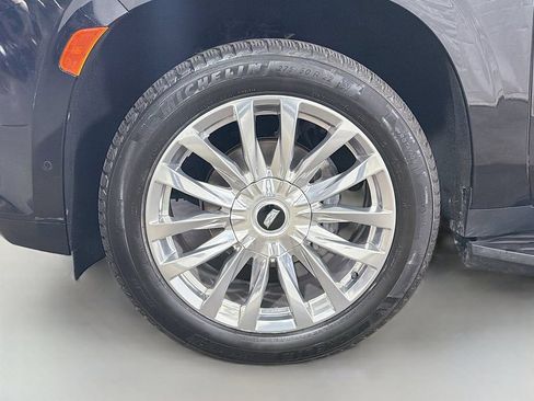 Used 2021 Cadillac Escalade Premium Luxury AWD/4WD image 35