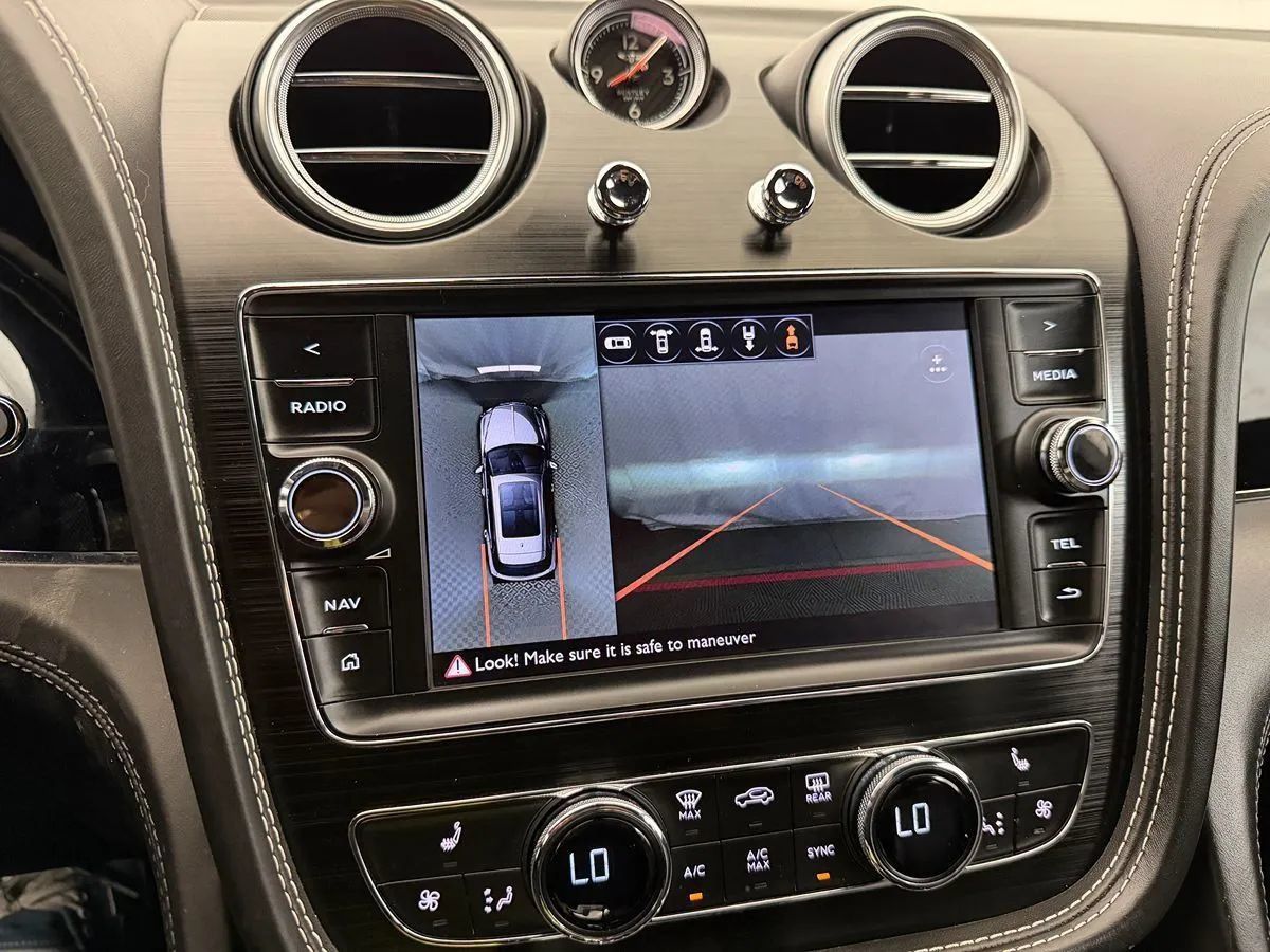 Used 2017 Bentley Bentayga AWD/4WD image 21