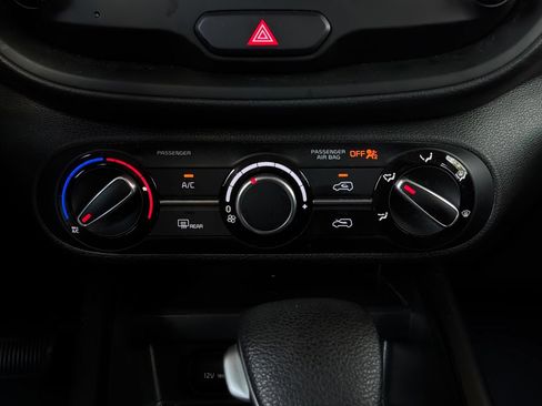 Used 2025 Kia Soul FWD image 27