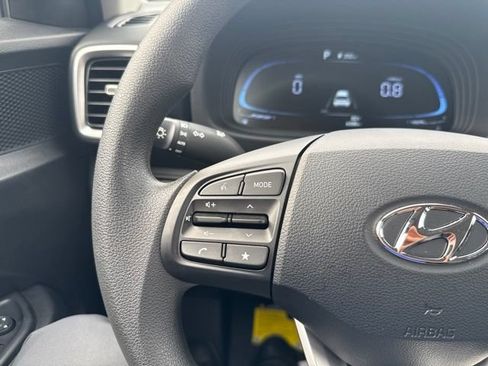 Used 2025 Hyundai Venue SE FWD image 15