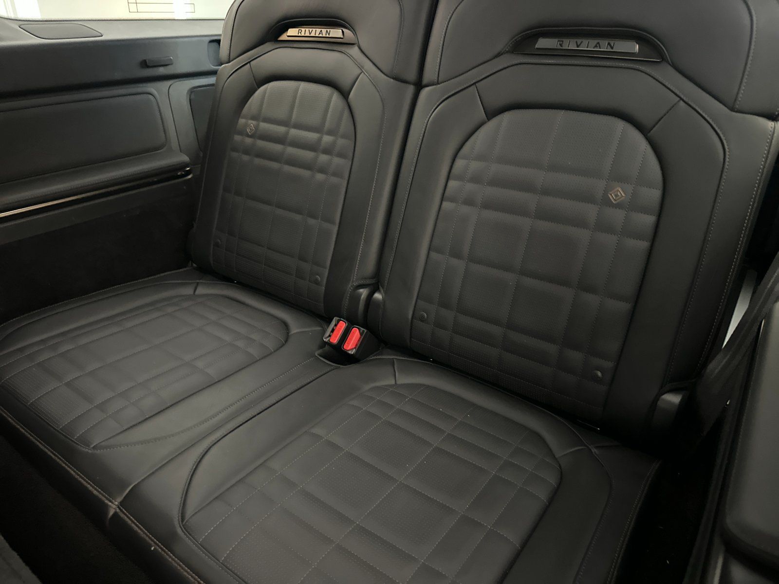 Used 2025 Rivian R1S Premium Dual AWD/4WD image 15