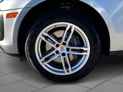 Used 2023 Porsche Macan image 10