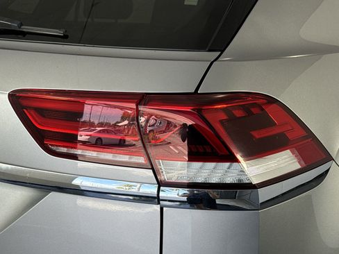 Used 2021 Volkswagen Atlas Cross Sport SEL R-Line image 28