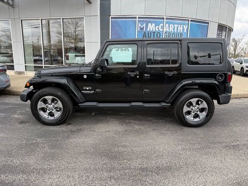 Used 2016 Jeep Wrangler Unlimited Sahara w/ Connectivity Group AWD/4WD image 2