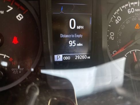 Used 2022 Toyota Tacoma SR image 5