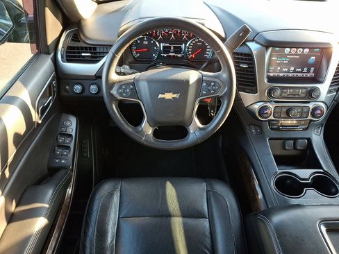 Used 2018 Chevrolet Suburban LT image 11