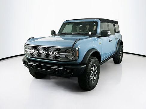 Used 2023 Ford Bronco Badlands image 3