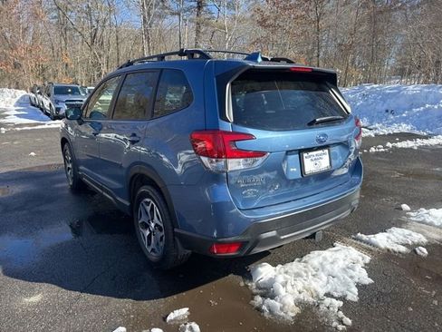 Used 2023 Subaru Forester Premium image 5
