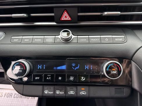 Used 2024 Hyundai Elantra SEL image 16