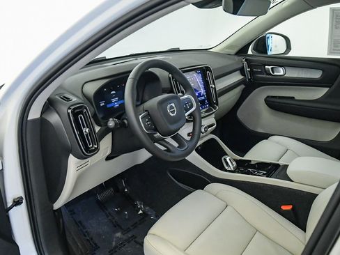 Certified 2026 Volvo XC40 B5 Ultra w/ Climate Package AWD/4WD image 17