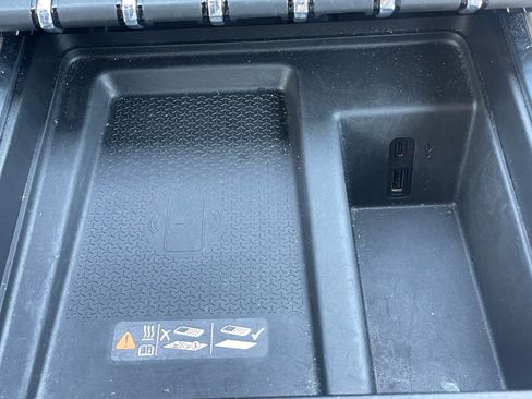 Used 2026 GMC Acadia Elevation w/ Elevation Premium Package FWD image 16