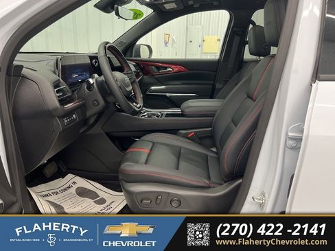 Used 2026 Chevrolet Traverse RS w/ LPO, Floor Liner Package AWD/4WD image 8