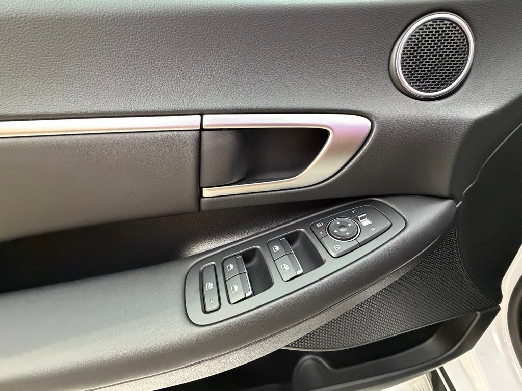 Used 2025 Hyundai Sonata SEL FWD image 23